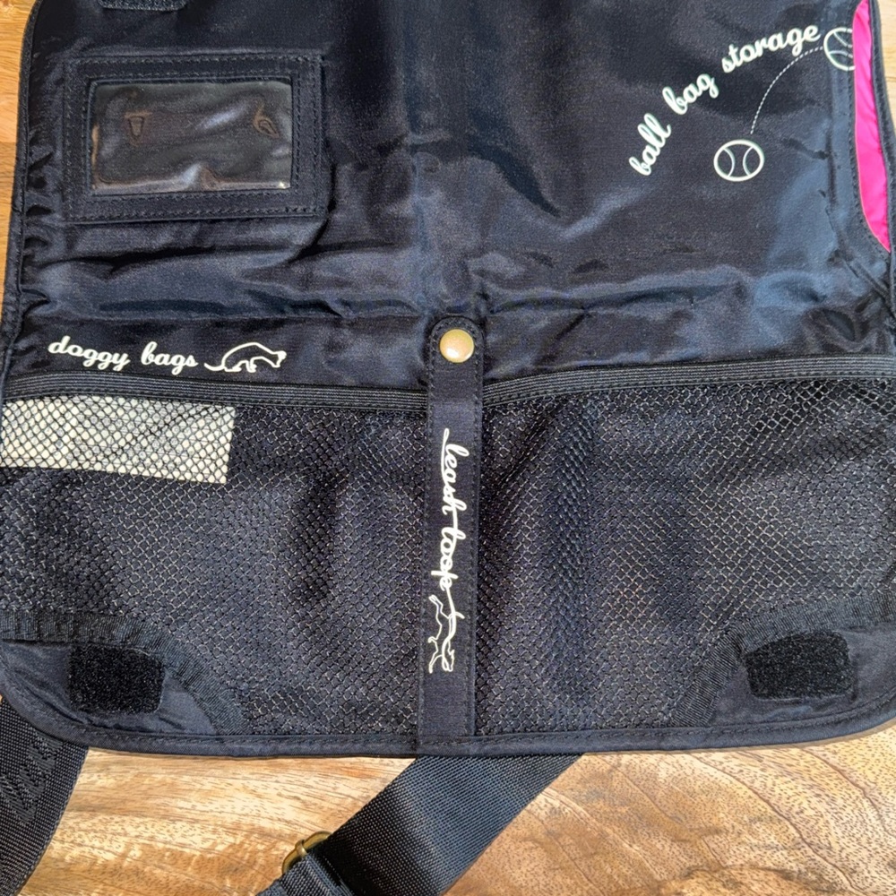 Lululemon‎ Doggy Waist Belt/crossbody Black & Pink inside many useful pockets - Picture 4 of 8